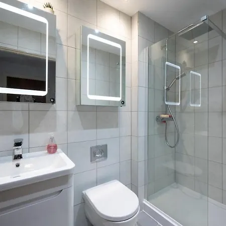 Modern 2 Bed In