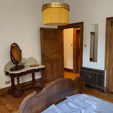 Elegant Main Door, 2 Floor Flat In Historic Leith * Edinburgh