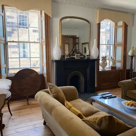Apartment Elegant Main Door, 2 Floor Flat In Historic Leith Edinburgh