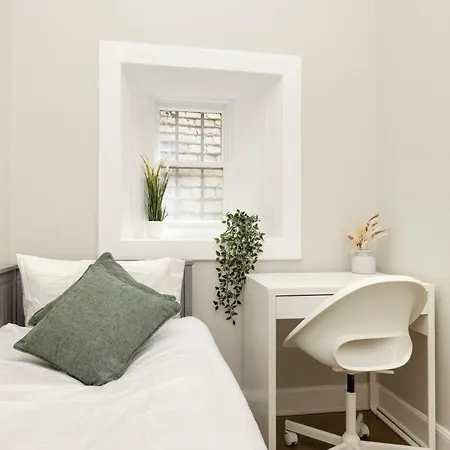 6-bedroom In The Heart Of West End Apartamento