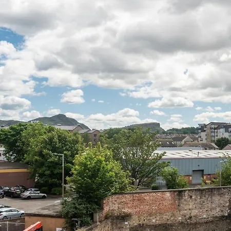 Sunny Flat In Leith With The View Of Arthur's Seat *