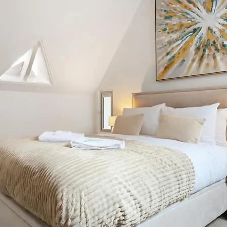 Modern Premium Penthouse Ramsay Gardens Apartment Edinburgh