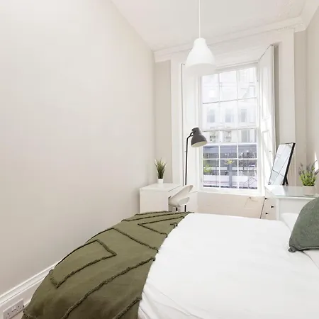 Apartamento 6-bedroom In The Heart Of West End *