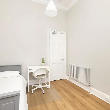 6-bedroom In The Heart Of West End Edinburgh