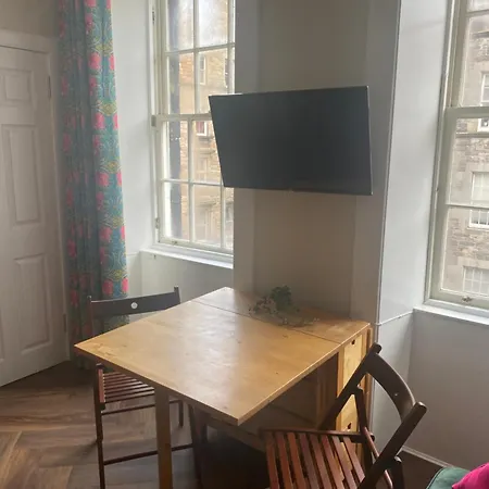Luxury 2 Bedroom On Famous Royal Mile Edinburgh