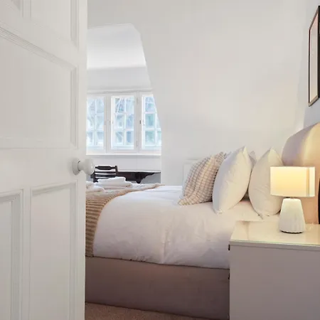 Modern Premium Penthouse Ramsay Gardens Apartment