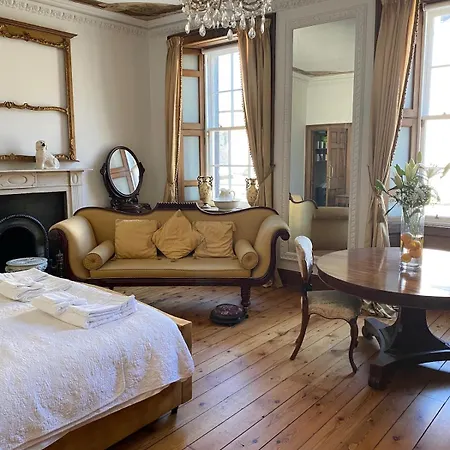 Apartment Elegant Main Door, 2 Floor Flat In Historic Leith *