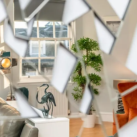 Apartment Stylish Hideaway In - Pass The Keys *