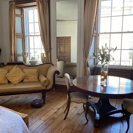 Apartment Elegant Main Door, 2 Floor Flat In Historic Leith