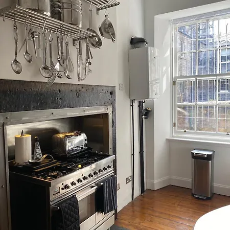 Elegant Main Door, 2 Floor Flat In Historic Leith * Edimburgo