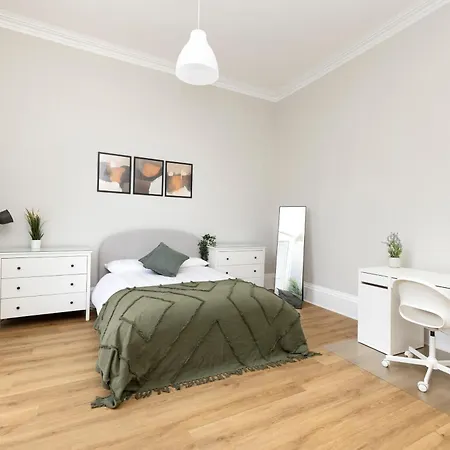 Apartment 6-bedroom In The Heart Of West End Edinburgh