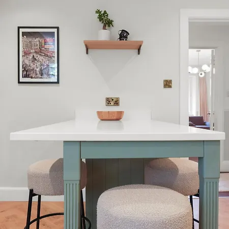 Modern Premium Penthouse Ramsay Gardens Apartment Edinburgh