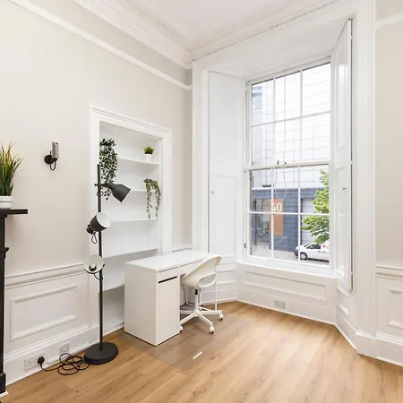 Apartamento 6-bedroom In The Heart Of West End *
