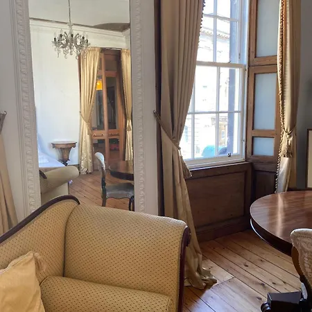 Elegant Main Door, 2 Floor Flat In Historic Leith Apartamento