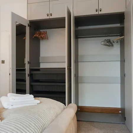 Apartment Modern Premium Penthouse Ramsay Gardens *