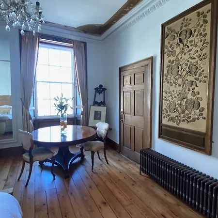 Apartment Elegant Main Door, 2 Floor Flat In Historic Leith Edinburgh