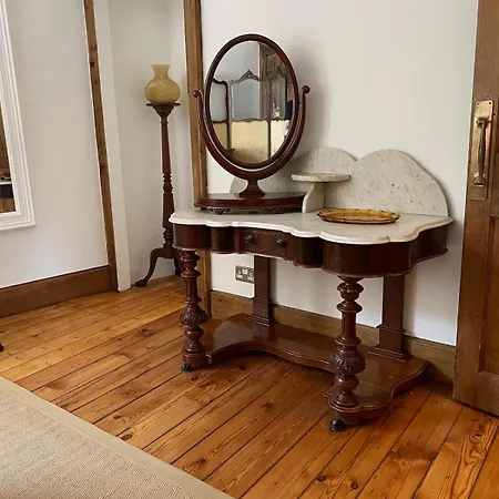 Elegant Main Door, 2 Floor Flat In Historic Leith Apartamento