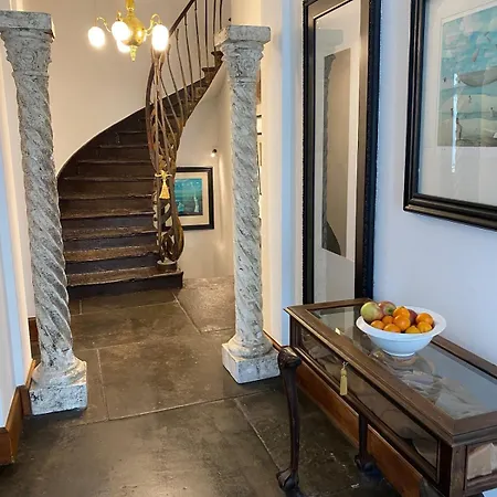 Elegant Main Door, 2 Floor Flat In Historic Leith