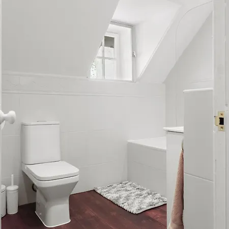 Modern Premium Penthouse Ramsay Gardens Apartment Edinburgh