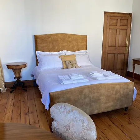 Elegant Main Door, 2 Floor Flat In Historic Leith