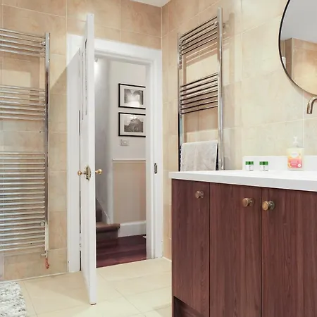 Modern Premium Penthouse Ramsay Gardens Edinburgh