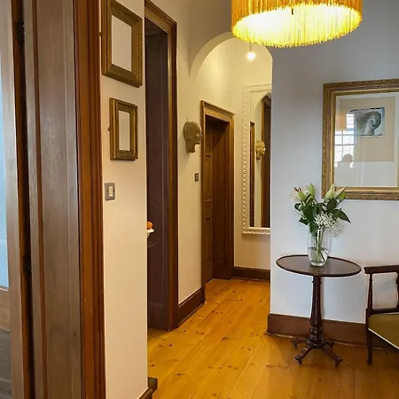 Elegant Main Door, 2 Floor Flat In Historic Leith *