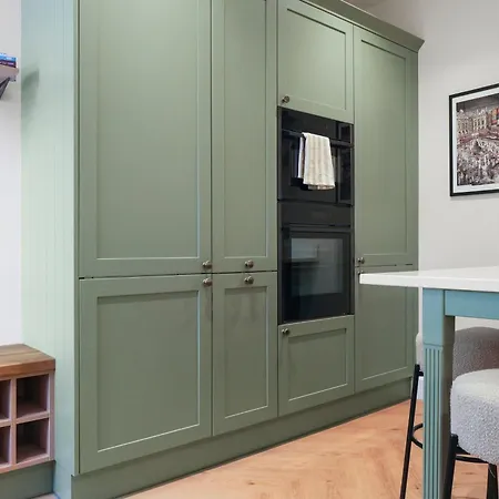 Modern Premium Penthouse Ramsay Gardens Edinburgh