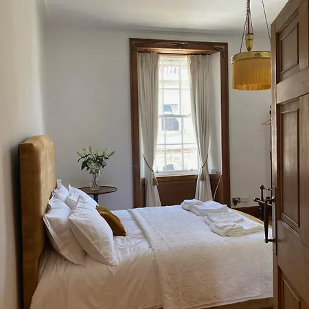 Elegant Main Door, 2 Floor Flat In Historic Leith * Edinburgh