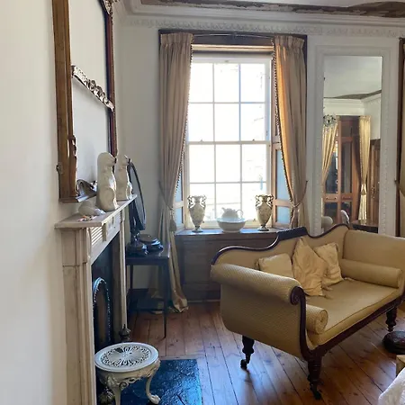 Elegant Main Door, 2 Floor Flat In Historic Leith Apartment Edinburgh