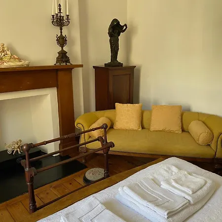 Elegant Main Door, 2 Floor Flat In Historic Leith Apartment
