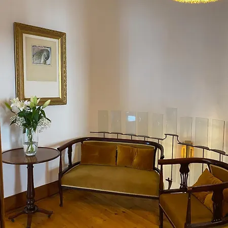 Elegant Main Door, 2 Floor Flat In Historic Leith Edinburgh