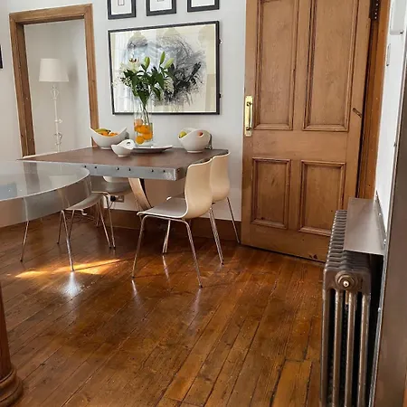 Elegant Main Door, 2 Floor Flat In Historic Leith *