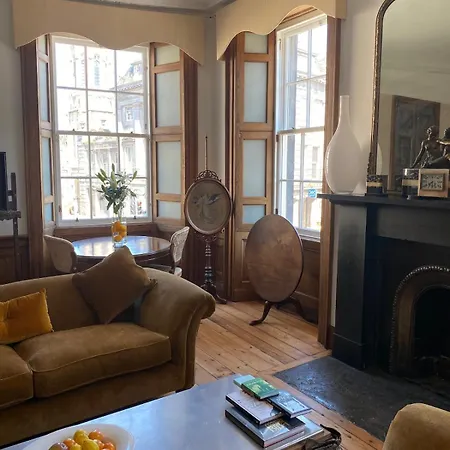 Apartment Elegant Main Door, 2 Floor Flat In Historic Leith