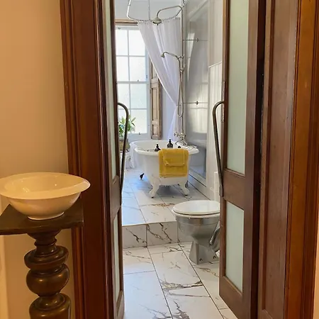 Elegant Main Door, 2 Floor Flat In Historic Leith Apartment Edinburgh
