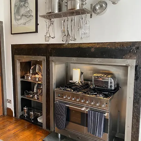 Elegant Main Door, 2 Floor Flat In Historic Leith Edimburgo