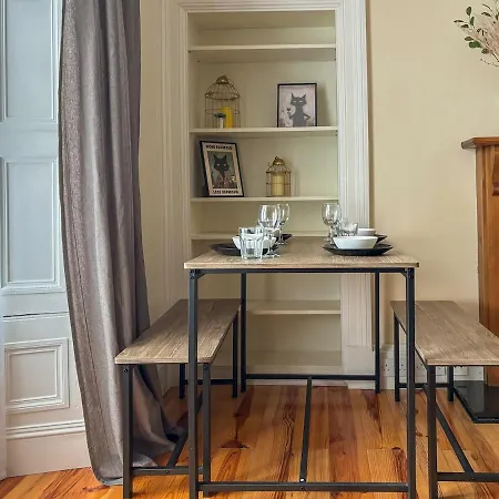 Centre 2br For 4, Mins To Old Town, Fringe Venues & The Meadows * Edinburg