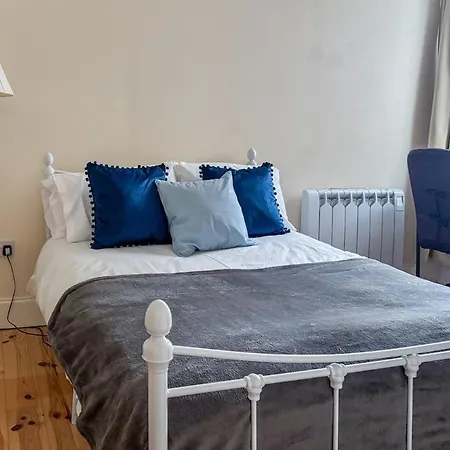 Centre 2br For 4, Mins To Old Town, Fringe Venues & The Meadows * Edinburg