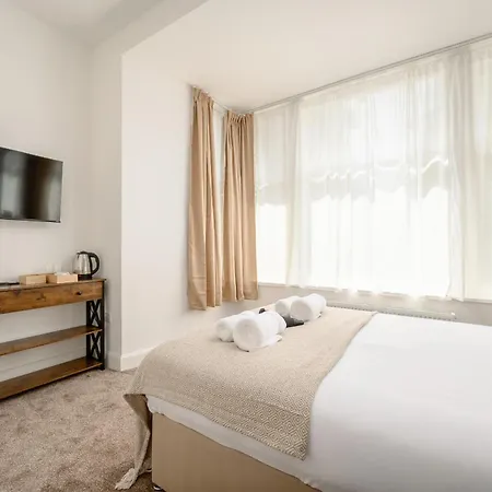 Newsome - Private Bedrooms - Gilmerton,