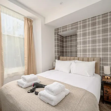 Newsome - Private Bedrooms - Gilmerton, Gasthof