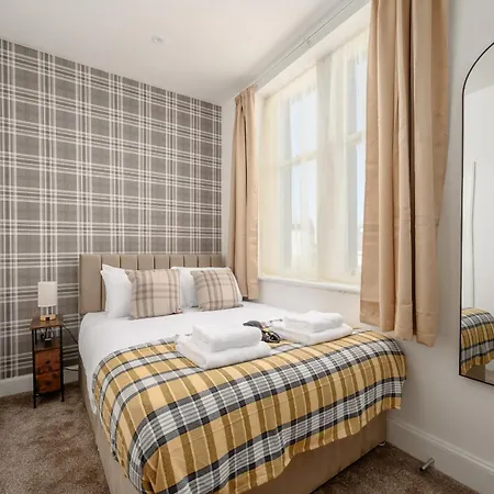 Newsome - Private Bedrooms - Gilmerton, Edinburgh