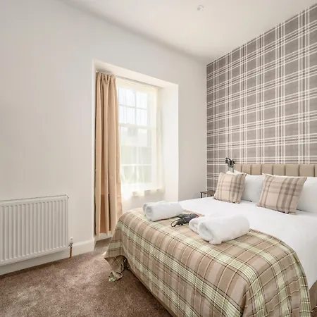 Newsome - Private Bedrooms - Gilmerton, Edinburgh