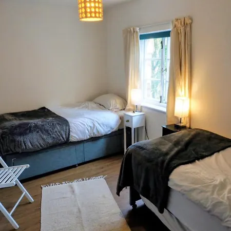 Casa vacanze 3 Bedroom House With 2 Balconies, Parking & Garden