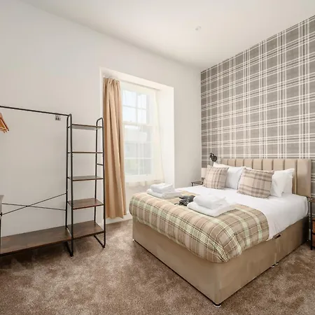 Newsome - Private Bedrooms - Gilmerton, 3* Edinburgh