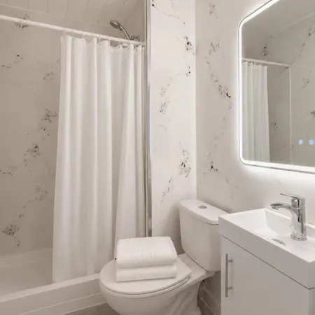 Charming 1 Bdr In - Sleeps 3 - Free Parking Ferienhaus *