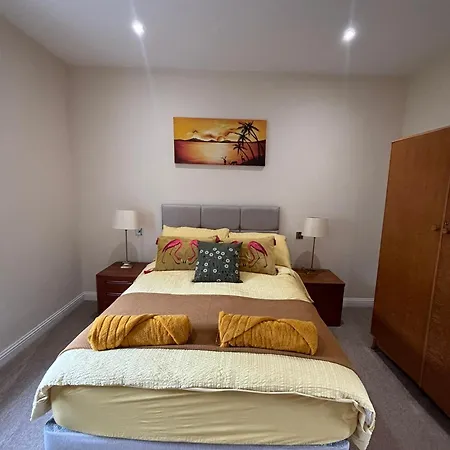 Ground Floor House, Sleeps 6, Close To Meadows 別荘