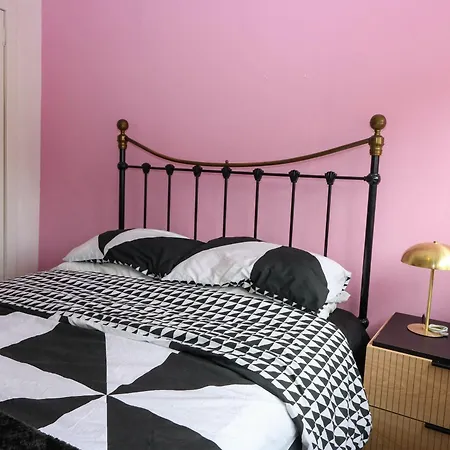 6 Niddrie Marischal Road *