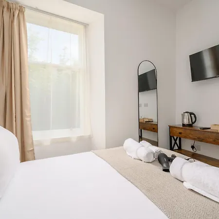 Newsome - Private Bedrooms - Gilmerton, Edinburgh