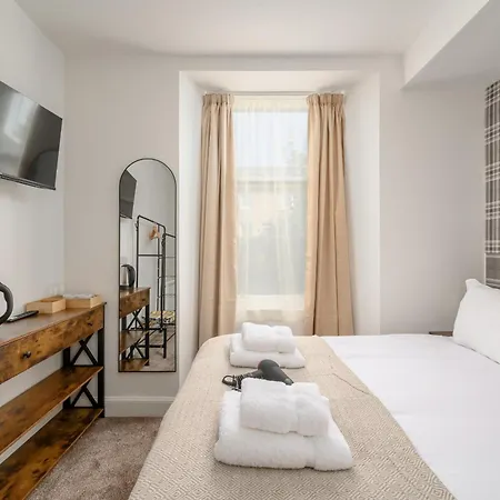 Newsome - Private Bedrooms - Gilmerton, Gasthof