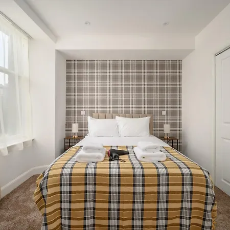 Newsome - Private Bedrooms - Gilmerton, Edinburgh