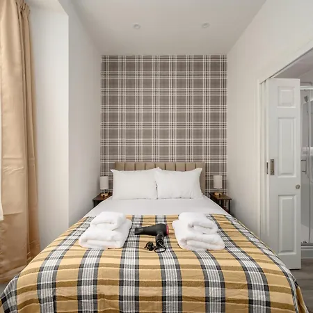 Newsome - Private Bedrooms - Gilmerton, Gasthof